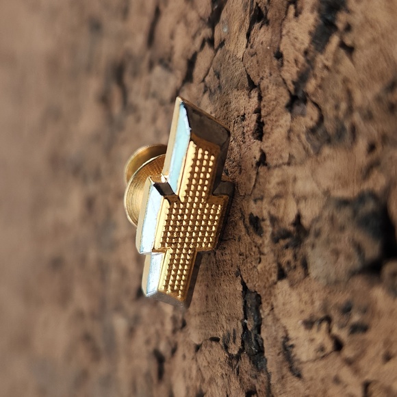 CHEVROLET Tie Tac In Textured Gold And Silver, Very Rare - Picture 1 of 14